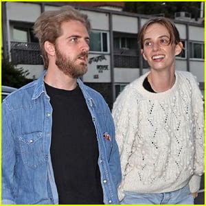 maya hawke relationships|Maya Hawke & Boyfriend Christian Lee Hutson。